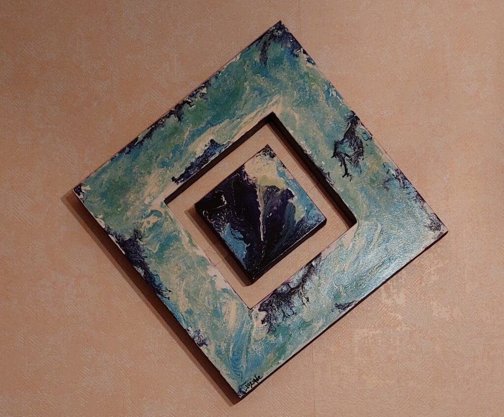 CARRE DECALE DANS LE BLEU
